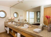 Delfin_III_suite_bathroom