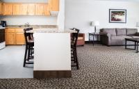 gray-wolf-inn-suites12