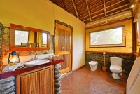 Ishasha Jungle Lodge, bathroom