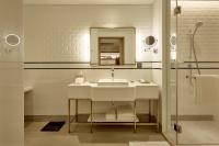 montien_surawong_bangkok_bathroom