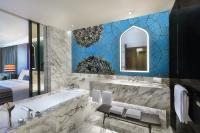 Muscat_-_W_hotel_Fantastic_bathroom