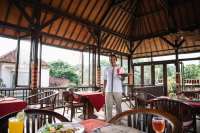 Raspati_beach_hotel_Sanur_-_restaurant