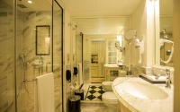 The_Kingsbury_Colombo_deluxe_bathroom