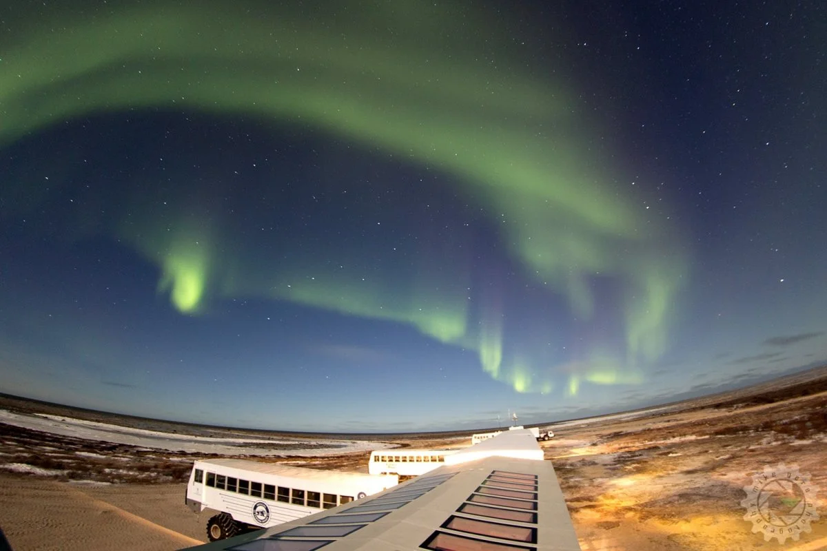 TUNDRA_BUGGY_LODGE_NORTHERN_LIGHTS