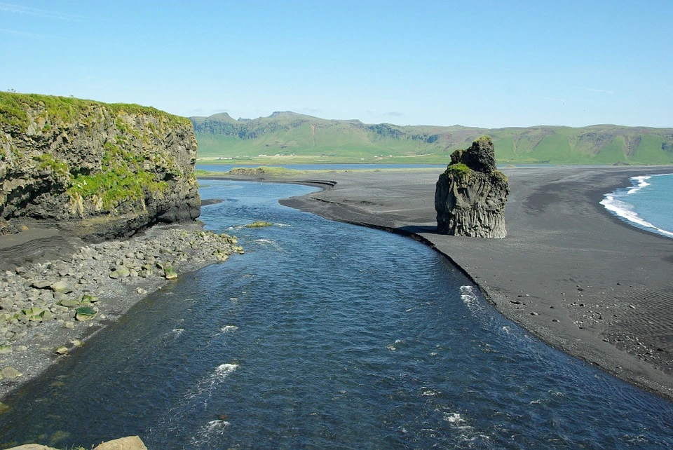 Vik, spiaggia e pietre di basalto