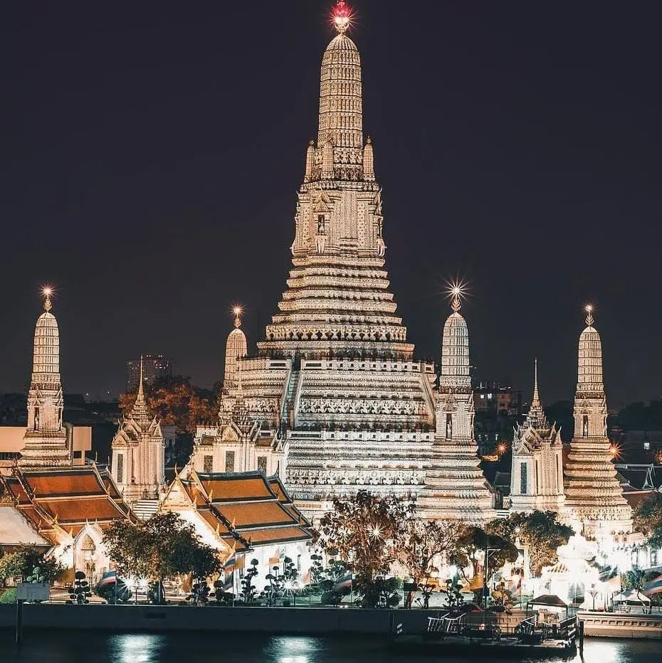 wat_arun_by_night