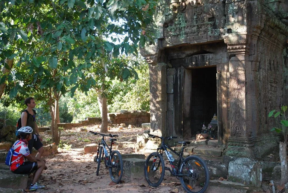 West_Baray_and_Secret_Temples_by_bicycle_Biking_Ta_Oun-1000px